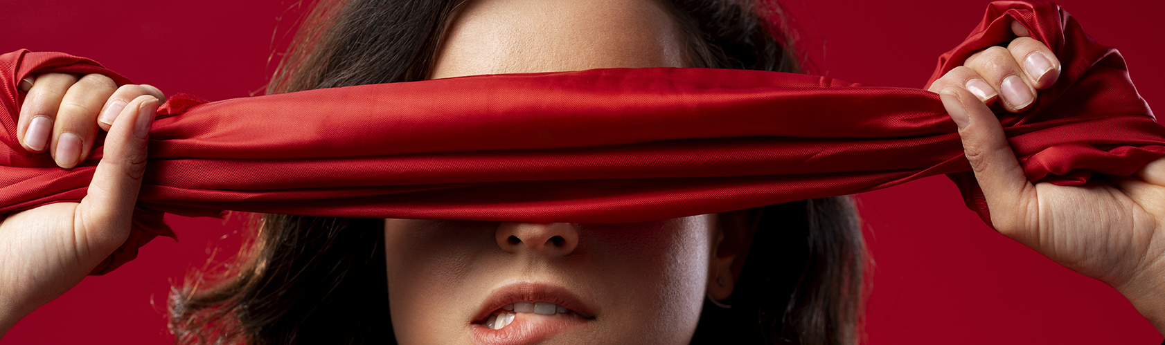 front-view-woman-bdsm-aesthetics bolas chinas